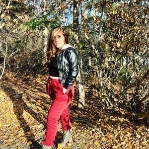 Meet your Posher, Selena